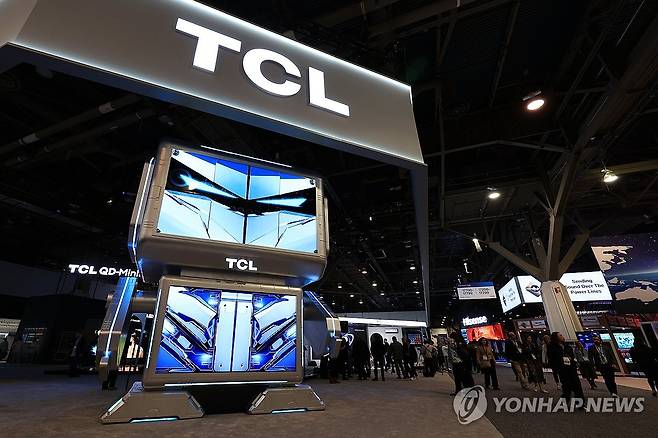 TCL 전시관 대형 로봇 [연합뉴스 자료사진]