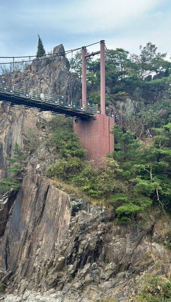 충주 칼바위 출렁다리. (사진= 김영복 연구가)