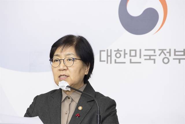 정은경 보건복지부 장관이 5일 정부세종청사 보건복지부에서 희귀·중증난치질환자 지원 강화 방안을 발표하고 있다. 보건복지부 제공
