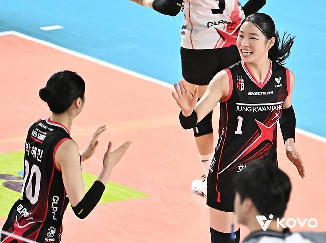 정관장 인쿠시와 박혜민. 제공 | 한국배구연맹