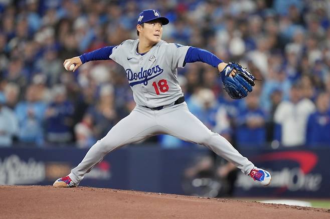 LA 다저스 야마모토 요시노부가 토론토와 2025 월드시리즈 6차전에 선발 등판해 역투하고 있다. 사진 | 토론토=AP연합뉴스
