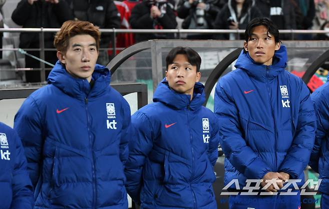 18일 서울월드컵경기장에서 열린 대한민국과 가나의 A매치 평가전. 조형우, 김승규가 생각에 잠겨 있다. 상암=박재만 기자 pjm@sportschosun.com/2025.11.18/