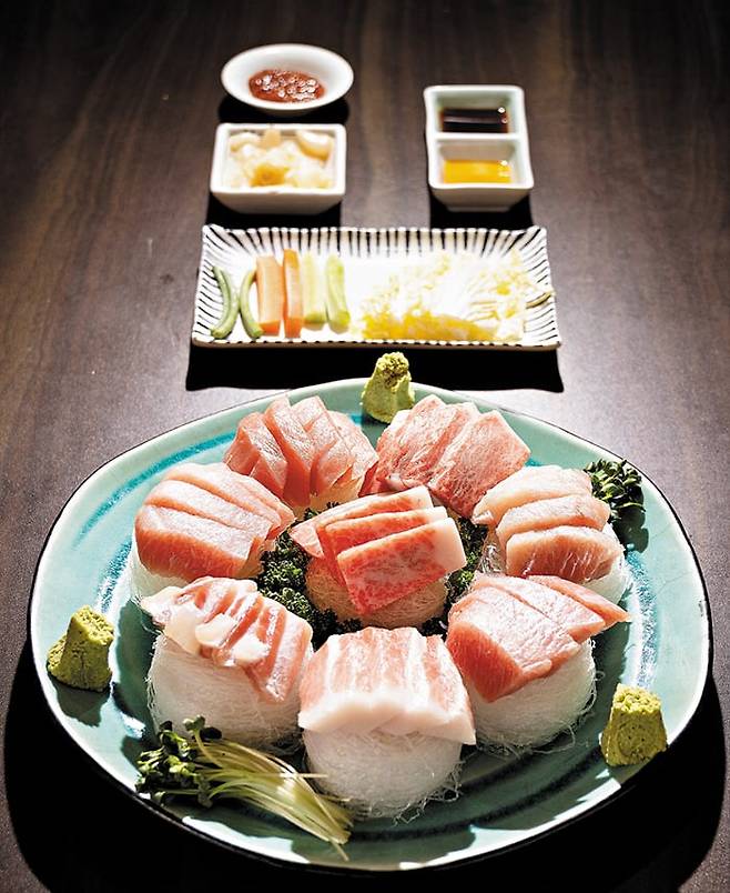 서울 강남구 ‘참치21’의 참치회. /이경호 영상미디어 기자