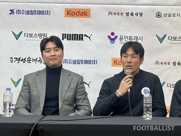 이동국 테크니컬 디렉터(왼쪽), 석현준(오른쪽). 김진혁 기자