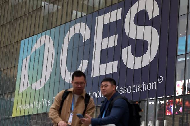 세계 최대 IT(정보기술)·가전 전시회 'CES 2026' 개막을 사흘 앞둔 3일(현지시간) 미국 네바다주 라스베이거스 컨벤션센터(LVCC)에 홍보물이 부착돼 있다. 2026.1.4.(ⓒ뉴스1, 무단 전재-재배포 금지)