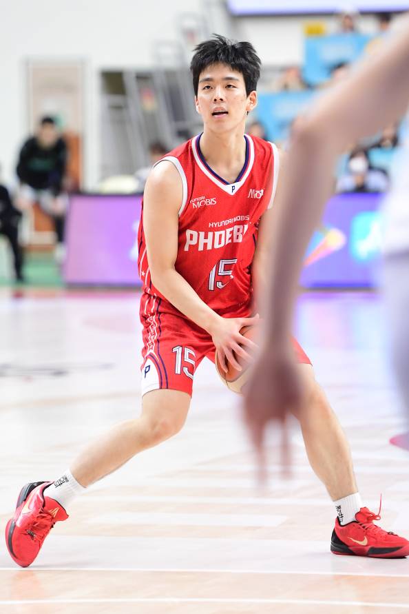 양동근 감독의 지도를 받으며 무럭무럭 성장하고 있는 김건하. KBL 제공