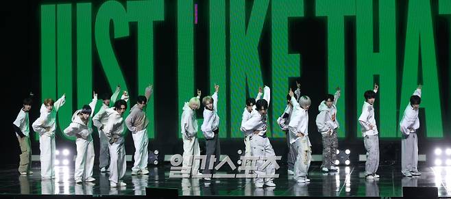 아이덴티티가 5일 서울 용산구 블루스퀘어에서 진행된 아이덴티티(idntt)의 두 번째 유닛인 예스위아(yesweare) 쇼케이스에 참석해 타이틀곡 'Pretty Boy Swag(프리티 보이 스웨그)' 무대를 선보이고 있다. 서병수 기자 qudtn@edaily.co.kr /2026.01.05/