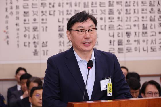 이화영 전 경기도 평화부지사가 지난해 10월 14일 국회 법제사법위원회 국정감사에서 더불어민주당 서영교 의원 질의에 답하고 있다. 연합뉴스