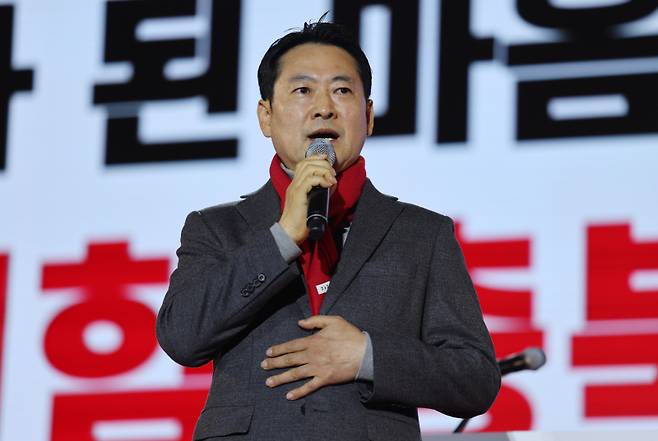 장동혁 국민의힘 대표가 지난달 19일 청주 오스코에서 열린 충북도당 당원교육 행사에 참석해 축사하고 있다. 연합뉴스