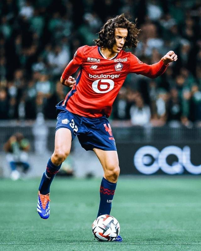 부아디는 아직 19세에 불과하지만 185cm의 좋은 피지컬을 갖추고 있으며 2025-26시즌 21경기 출전, 1도움을 기록 중이다. 현재는 에덴 아자르 이후 릴이 배출한 최고의 재능이라는 평가도 있다. 부아디는 2029년까지 릴과 계약되어 있다. 사진=X