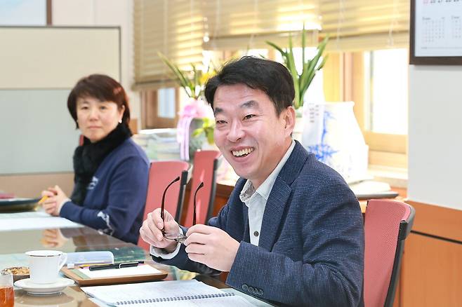 &nbsp;1월2일 취임한 최혁준 신임 경주시 부시장(오른쪽) ⓒ경주시 제공