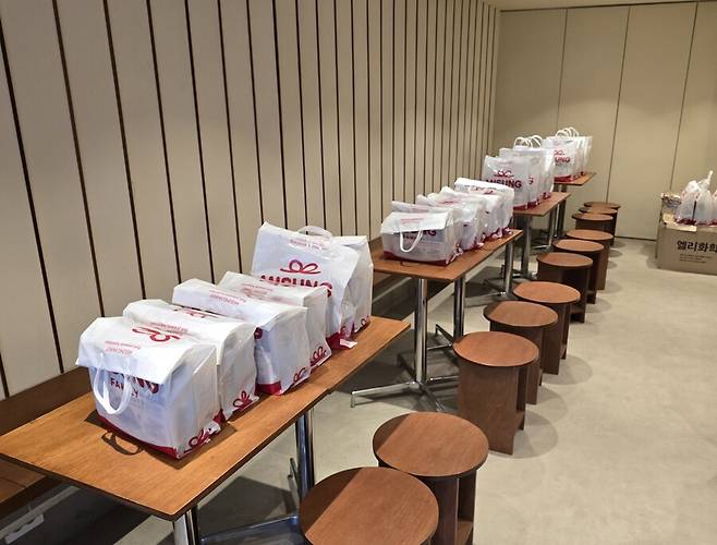 ▲ 이지영이 유기견 보호를 위한 자선카페 행사를 열었다. ⓒSSG 랜더스