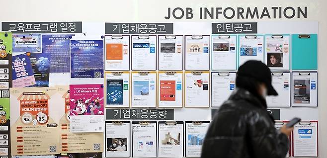 대기업 정규직 신입 채용 감소 현상은 업종 전반에서 공통적으로 나타났다.[사진｜뉴시스]