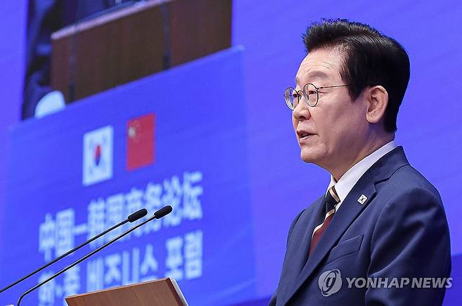 한·중 비즈니스 포럼, 발언하는 이재명 대통령 (베이징=연합뉴스) 한상균 기자 = 중국을 국빈방문 중인 이재명 대통령이 5일 베이징 조어대에서 열린 한·중 비즈니스 포럼에서 발언하고 있다. 2026.1.5 xyz@yna.co.kr