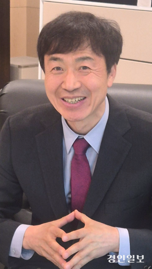 ‘상상과 도약으로 미래 주도’ 김영인 고양 백석고 교장
