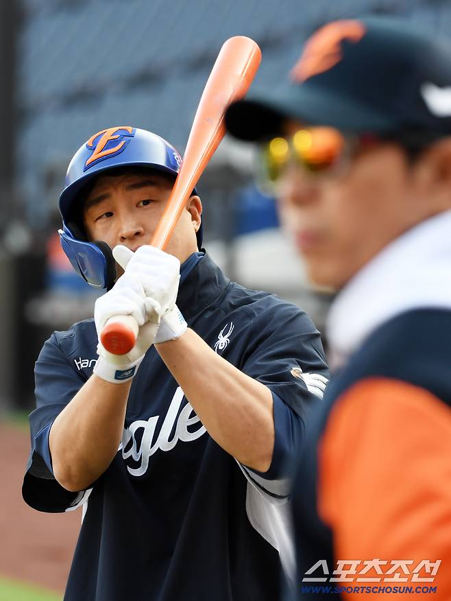 29일 대전 한화생명볼파크에서 열린 한국시리즈 3차전 한화 이글스와 LG 트윈스의 경기. 한화 손아섭이 타격 훈련을 하고 있다. 대전=박재만 기자 pjm@sportschosun.com/2025.10.29/