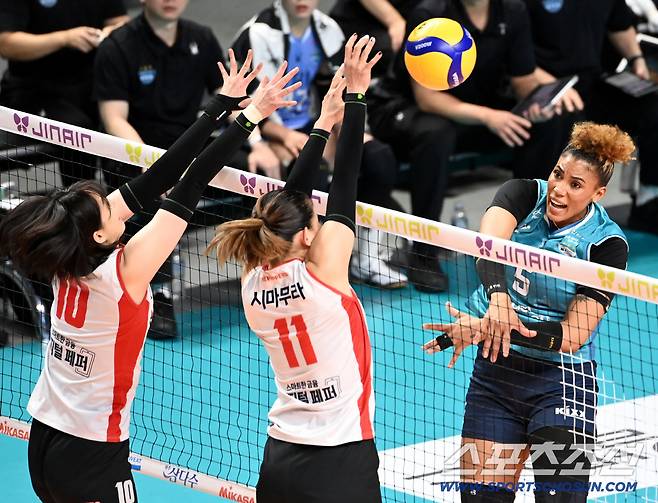 6일 장충체육관에서 열린 V리그 여자부 GS칼텍스와 페퍼저축은행의 경기. GS칼텍스 실바가 공격을 시도하고 있다. 장충체=허상욱 기자wook@sportschosun.com/2026.01.06/