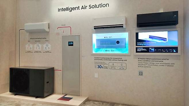 삼성전자 'AI 무풍콤보 프로(Pro) 벽걸이' 에어컨 전시 사진과 라이프스타일 이미지 ⓒ삼성전자