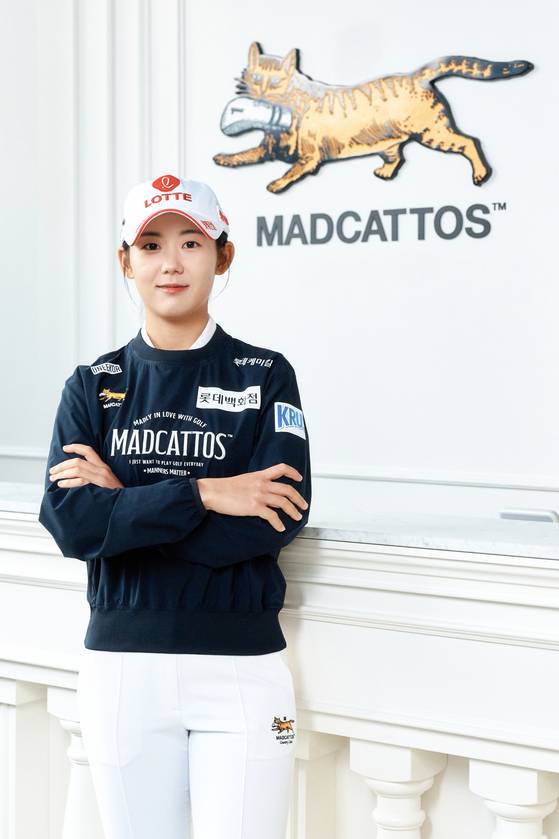 황유민이 매드캐토스와 의류 후원 계약을 했다. 사진 매드캐토스