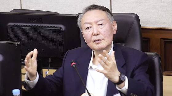 윤석열 전 대통령이 지난달 26일 서울 서초구 중앙지방법원에서 열린 고위공직자범죄수사처(공수처) 체포영장 집행 방해 및 국무위원 심의권 침해 사건 1심 결심 공판에서 최후 진술을 하고 있다. 사진 서울중앙지법