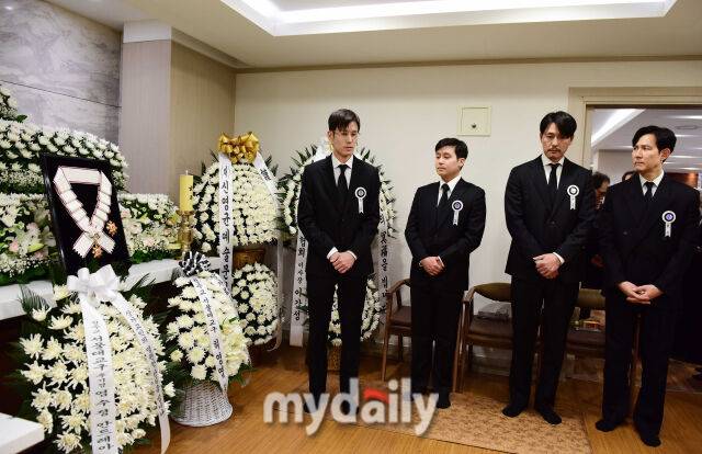 금관문화훈장을 받은 고 배우 안성기 / 마이데일리