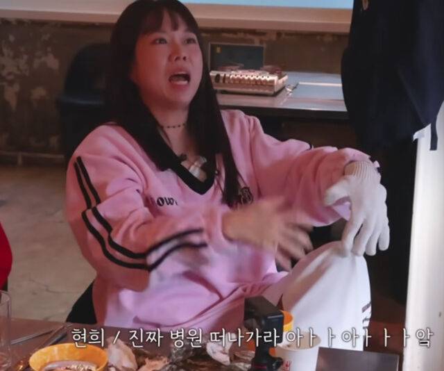 홍현희의 종아리가 못에 찢어진 사연이 공개되 모두를 놀라게 했다. / 유튜브 '장공장장 장윤정'