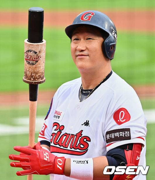 [OSEN=부산, 이석우 기자] 롯데 자이언츠 이대호 055 2022.10.03 / foto0307@osen.co.kr
