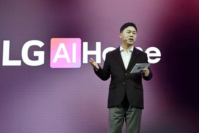 세계 최대 전자·정보기술(IT) 전시회 ‘CES 2026’ 개막을 하루 앞둔 5일(현지 시간) 미국 네바다주 라스베이거스 만달레이베이에서 열린 LG전자 프레스 콘퍼런스에서 류재철 대표(사장)가 기조연설하고 있다. 라스베이거스=조태형 기자