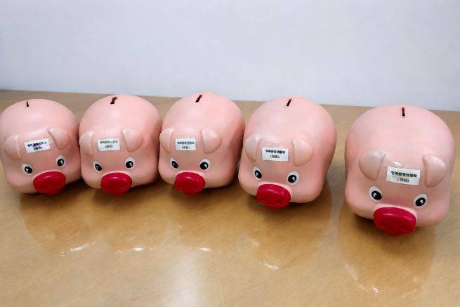 행복볼링연합회가 수원시에 기부한 저금통 ⓒ수원시 제공