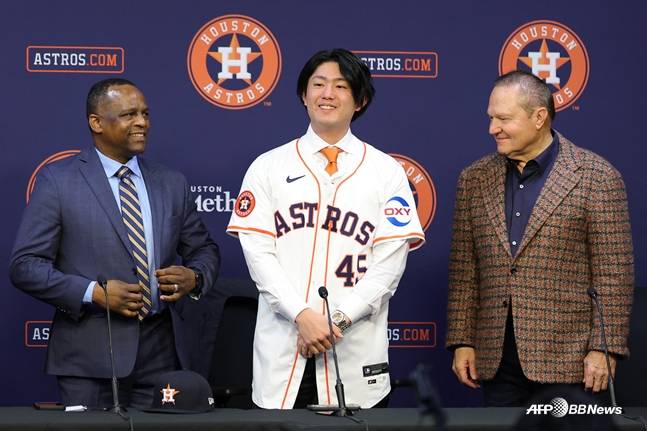 다나 브라운 휴스턴 단장(왼쪽부터)과 이마이, 이마이 에이전트인 스캇 보라스의 모습. /AFPBBNews=뉴스1