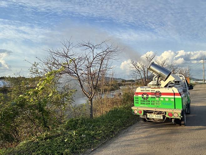 방역중인 소독차 [음성군 제공. 재판매 및 DB 금지]