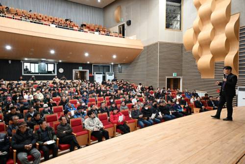 평창군은 6일 평창문화예술회관 대공연장에서 2026년 외국인 계절근로자 고용 348개 농가를 대상으로 고용주 교육을 개최했다.