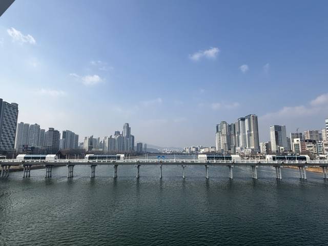 태화강 울산교 상부에 조성된 세계음식문화관. 울산시 제공