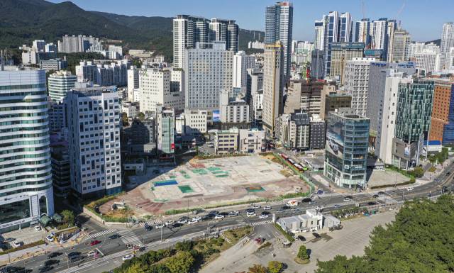 44층 규모 특급호텔·오피스텔 건축 심의 신청된 해운대 그랜드호텔 부지 전경. 김종진 기자 kjj1761@