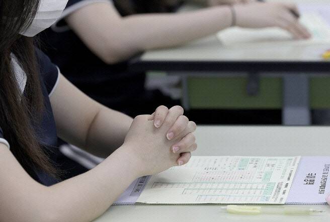 기사 이해를 돕기 위한 사진. 대구 중구 경북여자고등학교 3학년 교실에서 수험생들이 시험 준비를 하고 있다. (사진=연합뉴스)