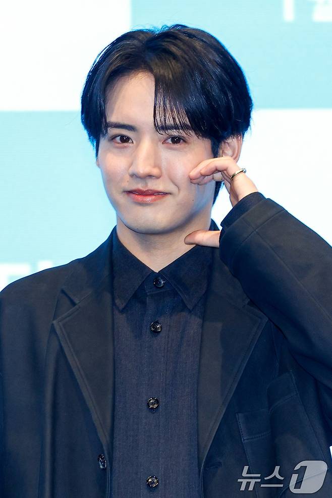 배우 아카소 에이지(赤楚衛二)가 7일 서울 구로구 더세인트에서 열린 일본 테레비 도쿄(TV TOKYO) 드라마 '첫입에 반하다'(김밥과 오니기리, 사랑하는 두 사람은 닮았지만 다르다) 제작발표회에 참석해 포즈를 취하고 있다. 2026.1.7/뉴스1 ⓒ News1 안은나 기자