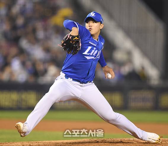 삼성 투수 배찬승이 15일 잠실야구장에서 열린 2025 KBO 리그 LG와 경기 8회 역투하고 있다.  2025. 4. 15. 잠실 | 최승섭기자 thunder@sportsseoul.com