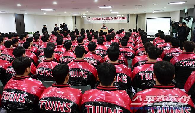 6일 오후 잠실야구장에서 프로야구 LG 트윈스 신년회가 열렸다. 신년 인사를 하고 있는 LG 트윈스 김인석 대표이사. 잠실=송정헌 기자songs@sportschosun.com/2026.01.06/
