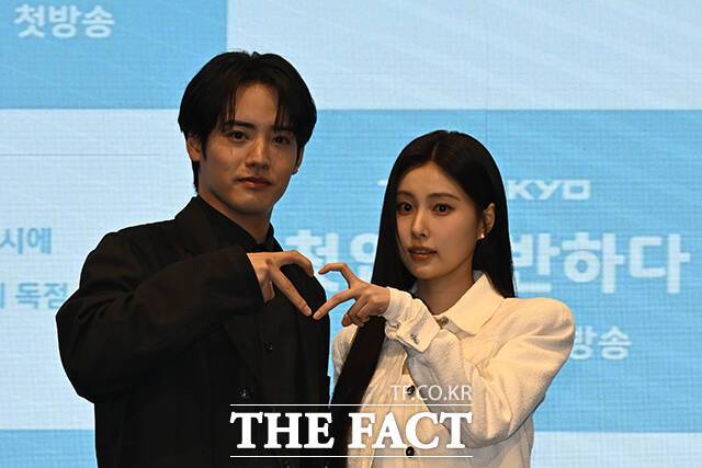 배우 아카소 에이지(왼쪽)와 배우 강혜원이 7일 오후 서울 구로구 디큐브시티 더세인트 그랜드볼룸에서 열린 일본 TV도쿄 드라마 '첫입에 반하다' 제작발표회에 참석해 다양한 이야기를 전했다. /송호영 기자