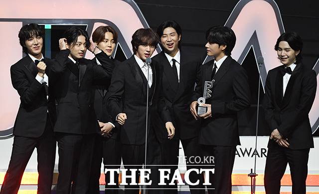 방탄소년단이 3월 컴백한다고 예고하자 해외 주요 매체들이 기대감을 전했다. 사진은 '2022 더팩트 뮤직 어워즈' 참석 당시 모습. /더팩트 DB