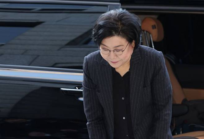 이혜훈 기획예산처 장관 후보자가 지난 12월 30일 오전 서울 중구 예금보험공사에 마련된 인사청문회 준비 사무실로 출근하며 인사를 하고 있다. 연합뉴스