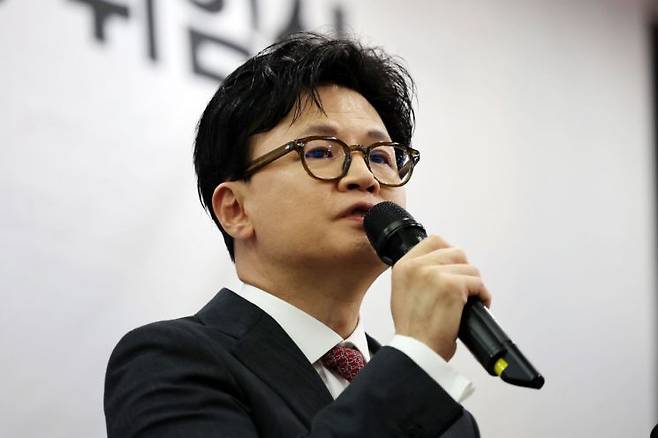 지난해 8월 11일 광주 서구 홀리데이인 광주호텔에서 열린 김화진 국민의힘 전남도당 위원장 취임식에서 한동훈 전 대표가 축사하고 있다. 연합뉴스
