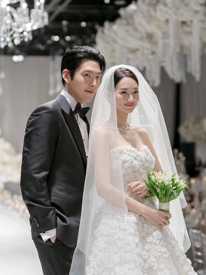 김우빈, 신민아. /에이엠엔터테인먼트