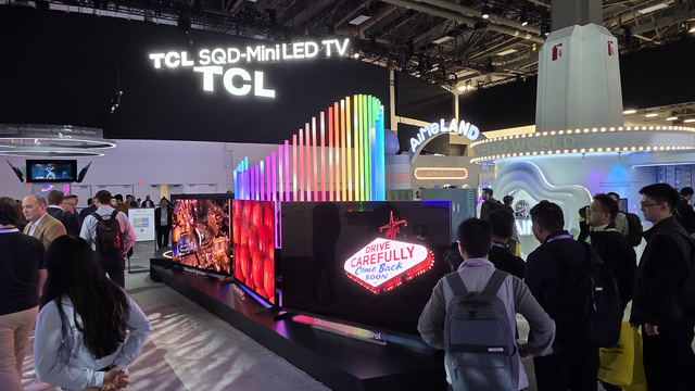 미국 라스베이거스 컨벤션센터(LVCC)에서 6일(현지시간) 개막한 CES 2026 TCL 부스에 전시된 SQD 미니 LED TV. 장우진 기자