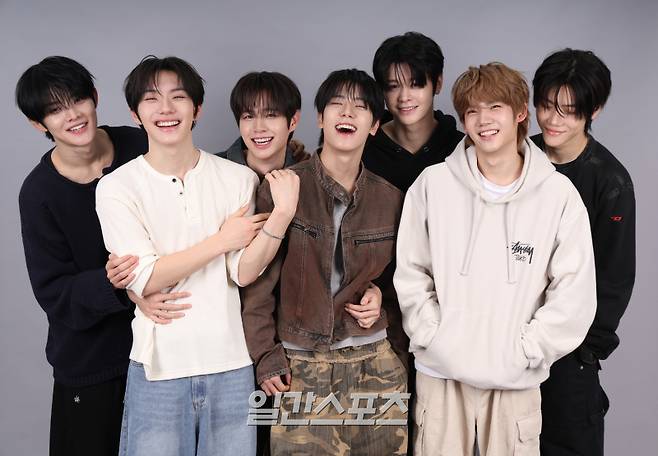 그룹 클로즈 유어 아이즈가 29일 오후 서울 중구 순화동 KG타워에서 진행된 일간스포츠와의 인터뷰에 앞서 포즈를 취하고 있다. 서병수 기자 qudtn@edaily.co.kr /2025.12.29/