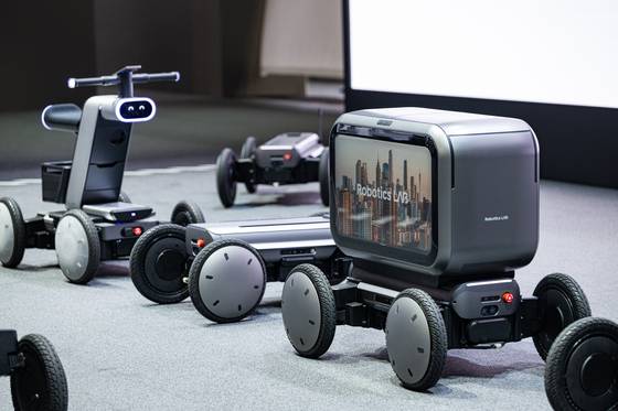 MobED platform robots work at Hyundai Motor's booth at the CES 2026 in Las Vegas. [HYUNDAI MOTOR]