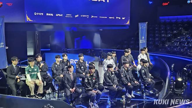 7일 서울 종로구 치지직 롤파크에 위치한 LCK 아레나에서 열린 2026 LCK컵 미디어데이에서 각 팀 선수들과 감독이 참석하고 있다. 송한석 기자