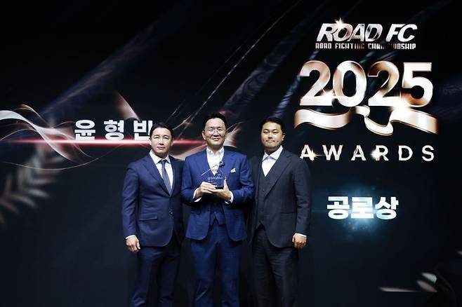 로드FC 정문홍 회장, 개그맨 윤형빈, 로드FC 서덕호 대표(왼쪽부터)의 모습./사진제공=로드FC