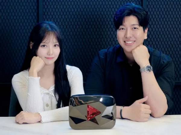 지난해 전 세계 유튜브 채널 가운데 연간 조회수 1위를 기록한 유튜버가 한국인 남매라는 사실이 전해졌다. 사진은 유튜버 유백합과 김프로 모습. /사진=유튜브 채널 '김프로' 캡처