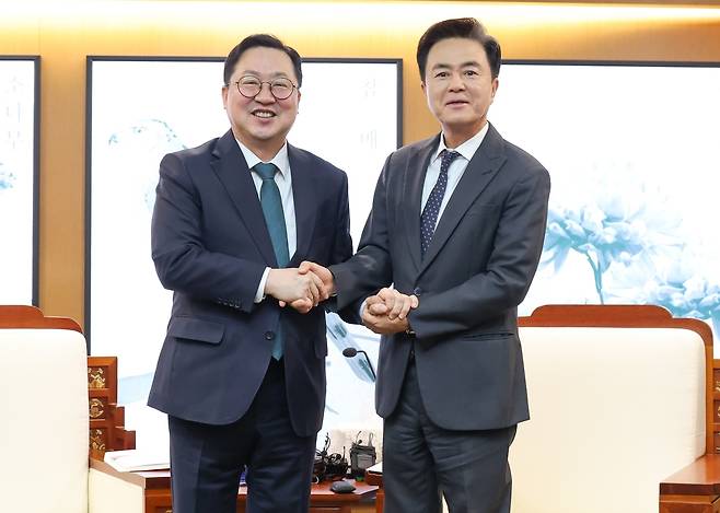 이장우 대전시장(왼쪽)과 김태흠 충남지사. [헤럴드경제DB]